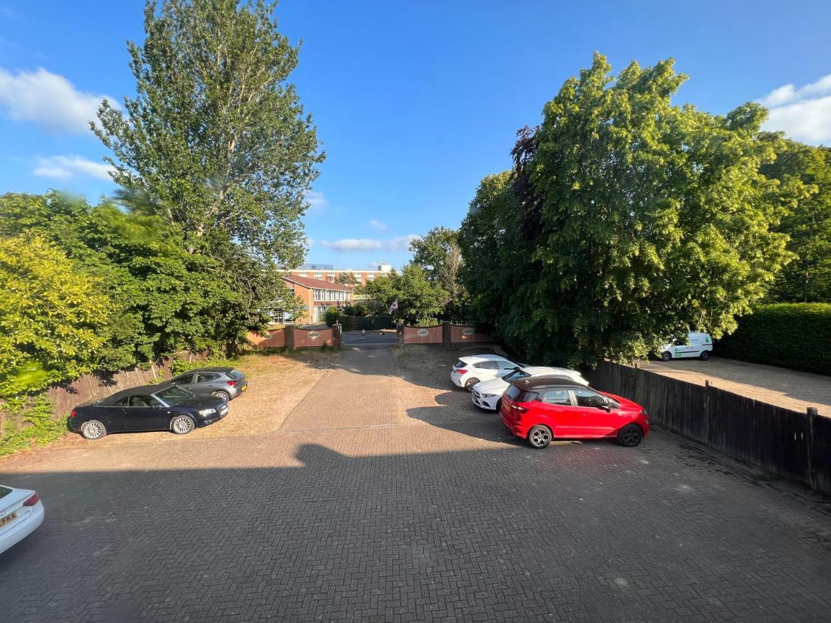 All Seasons Gatwick Guest House & Parking Horley Exterior foto