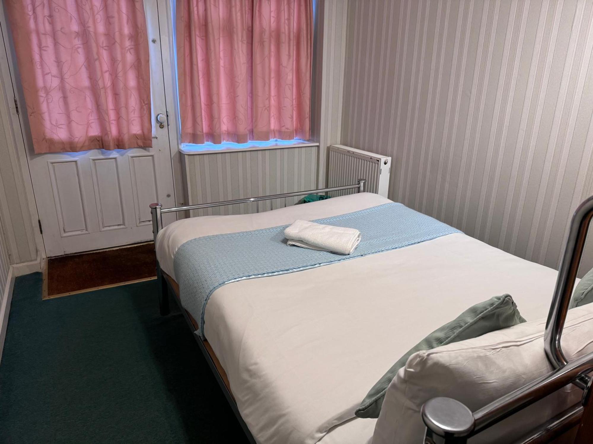All Seasons Gatwick Guest House & Parking Horley Exterior foto