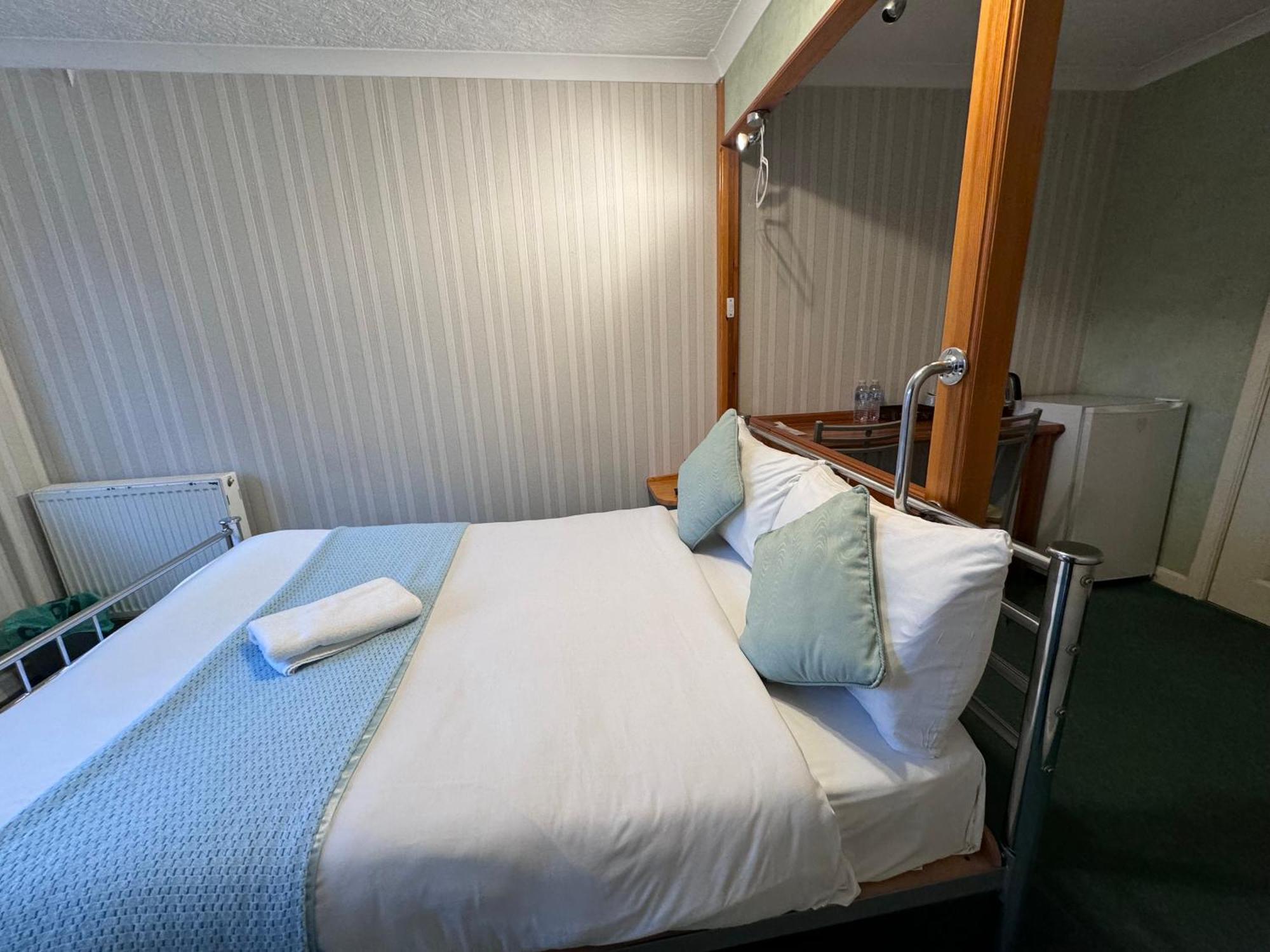 All Seasons Gatwick Guest House & Parking Horley Exterior foto