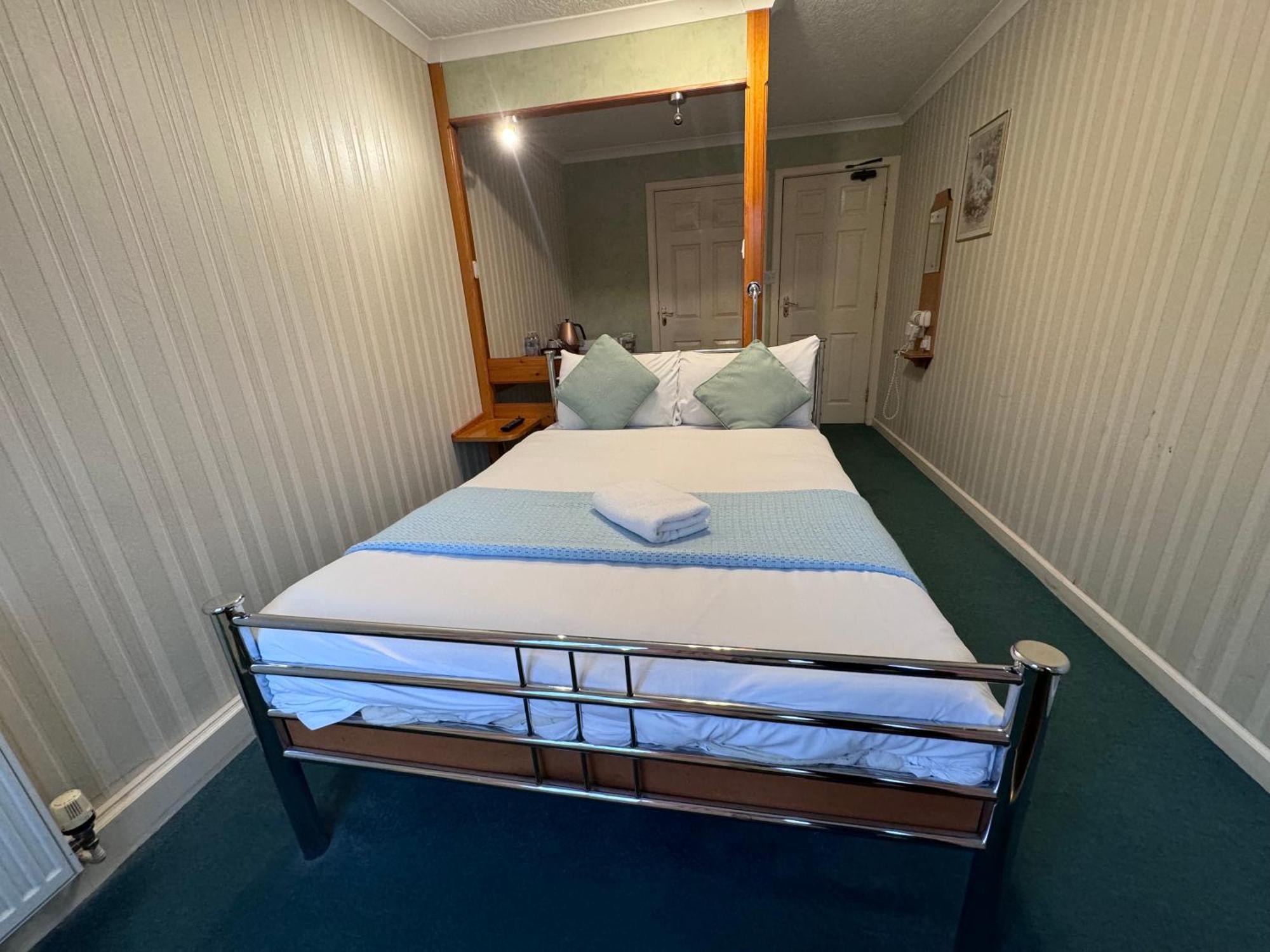 All Seasons Gatwick Guest House & Parking Horley Exterior foto