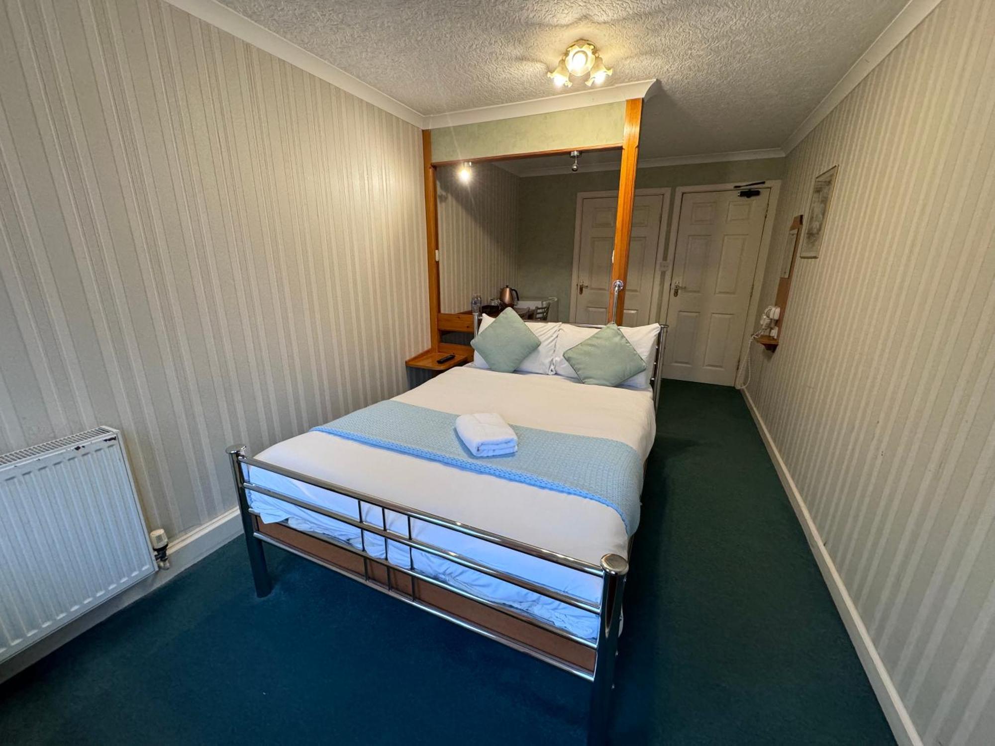 All Seasons Gatwick Guest House & Parking Horley Exterior foto