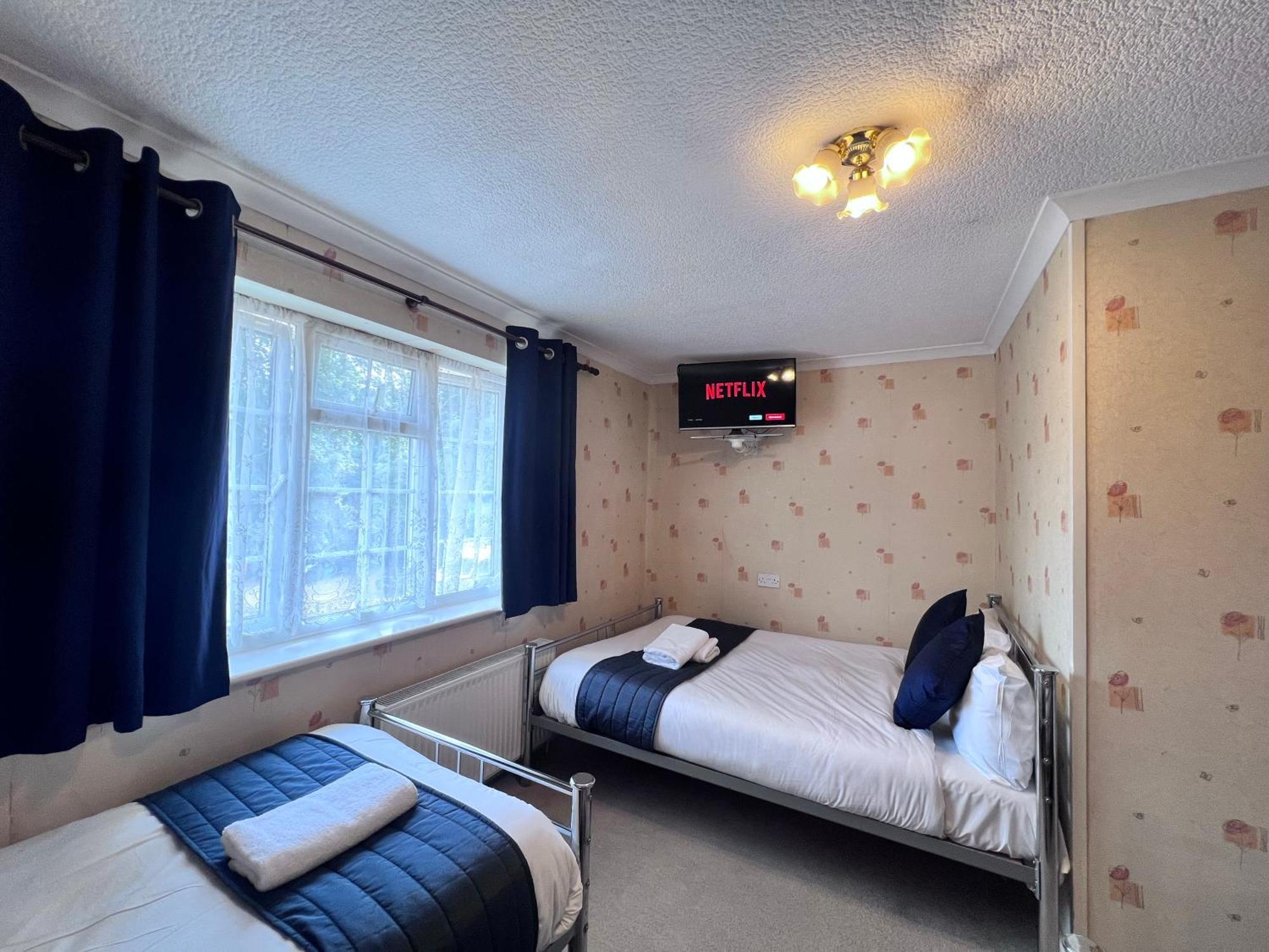 All Seasons Gatwick Guest House & Parking Horley Exterior foto