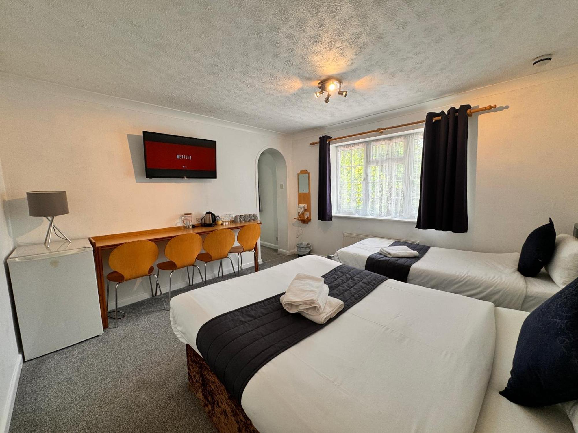 All Seasons Gatwick Guest House & Parking Horley Exterior foto
