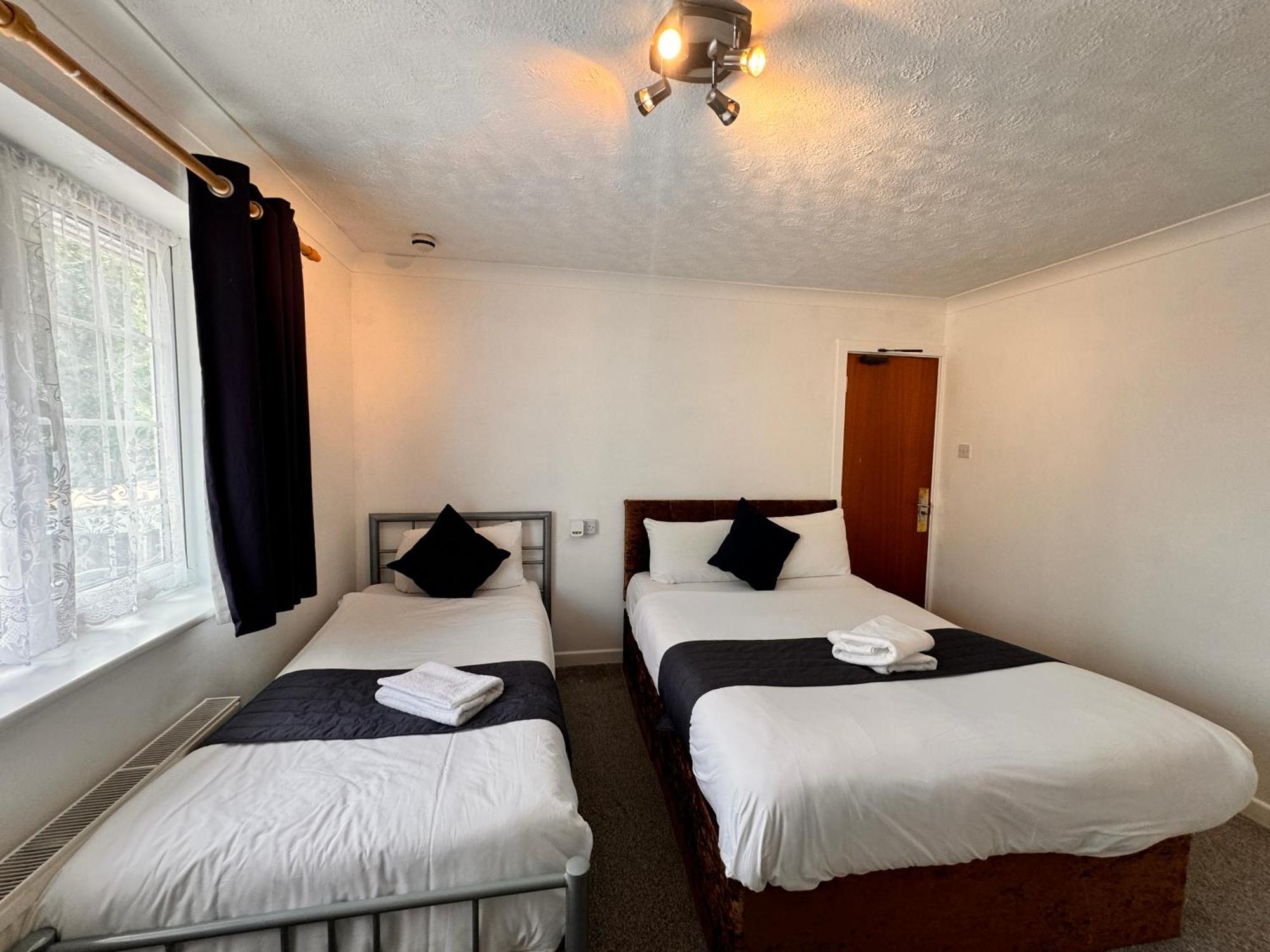 All Seasons Gatwick Guest House & Parking Horley Exterior foto